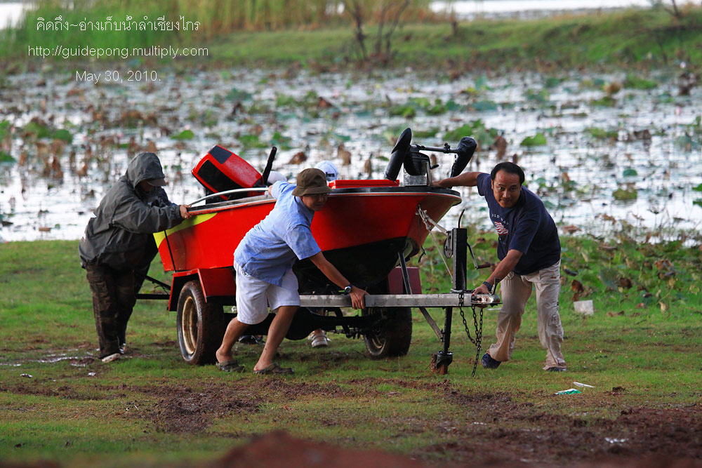 ภาพนี้ ครูเล็กบันทึกไว้ในกล้องผม ...

ไม่ได้พบน้าแขกนาน  คิดถึง 

ผมก้อออกแรงนะ เอิ๊กๆ  :grin: