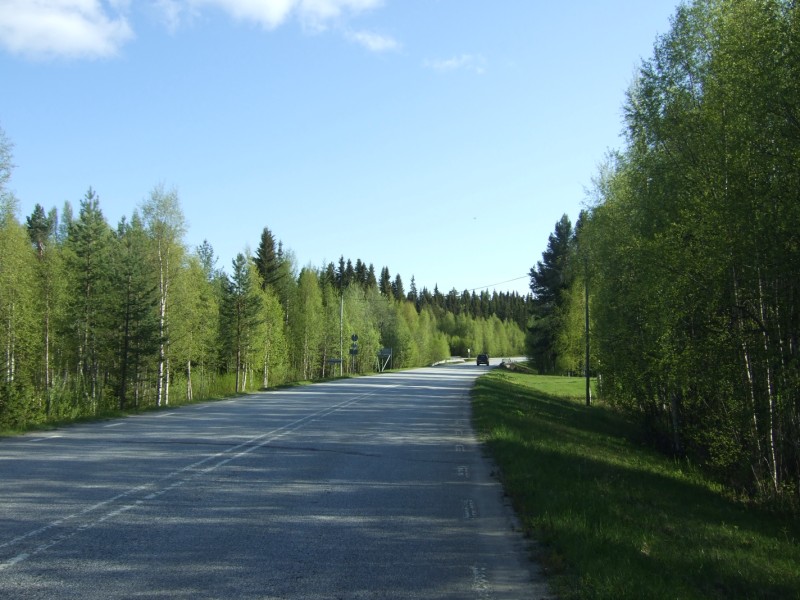 แถวนี้ไม่ค่อยมีหมายสวยๆเลย เดินหาไปเรื่อยๆ :grin:



 [q]ที่สวีเดนมีทะเลสาบเยอะมากครับ ประมาณ 95