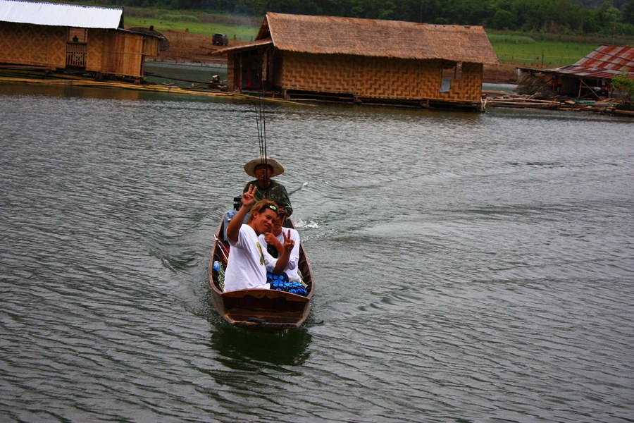 มาแล้วครับ เรือนังอาทกับอีปอ มันตะโกนบอกก่อนเลยว่าแห้วครับพี่ :angry: :laughing: