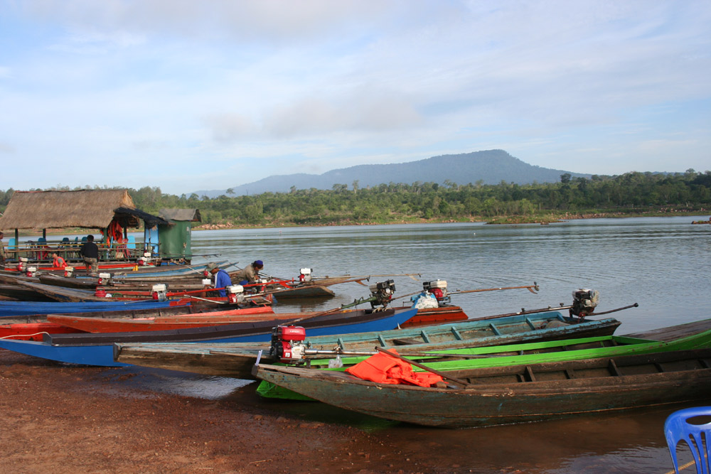 เรือ ชาวบ้านมาแล้ว คร๊าบ 