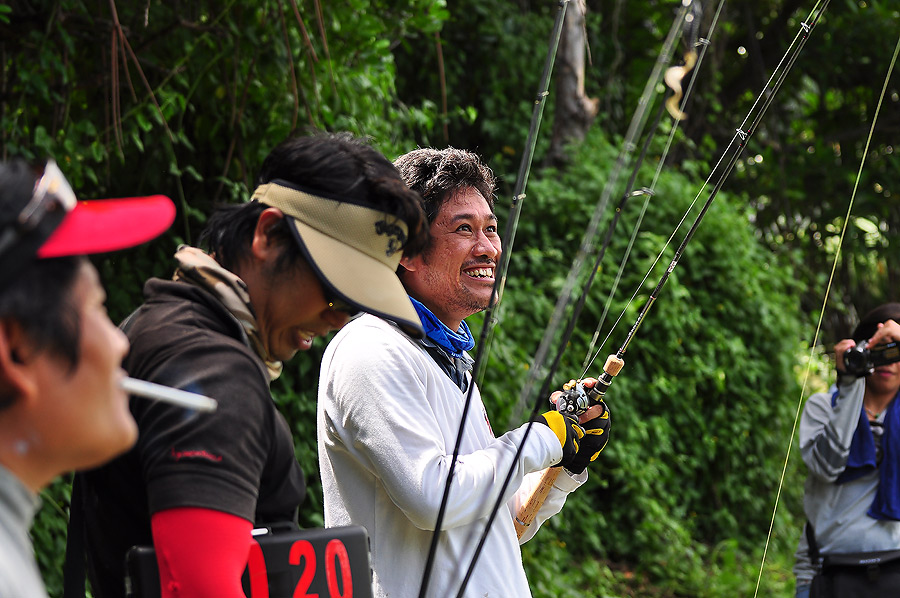 ตกปลาได้ตัวทำหน้ายังกะถูกรางวัลที่ 1 แน่ะ :laughing: :laughing: :laughing: :laughing: