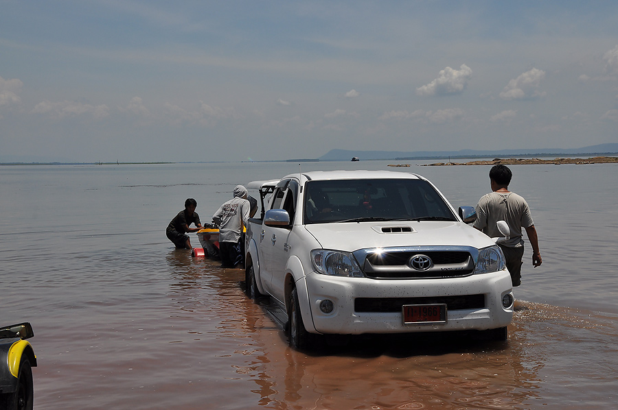 มันต้องแบบนี้เลย ลงไปไม่ต้องเยอะเรือก็ลอยแล้ว :grin: :grin: