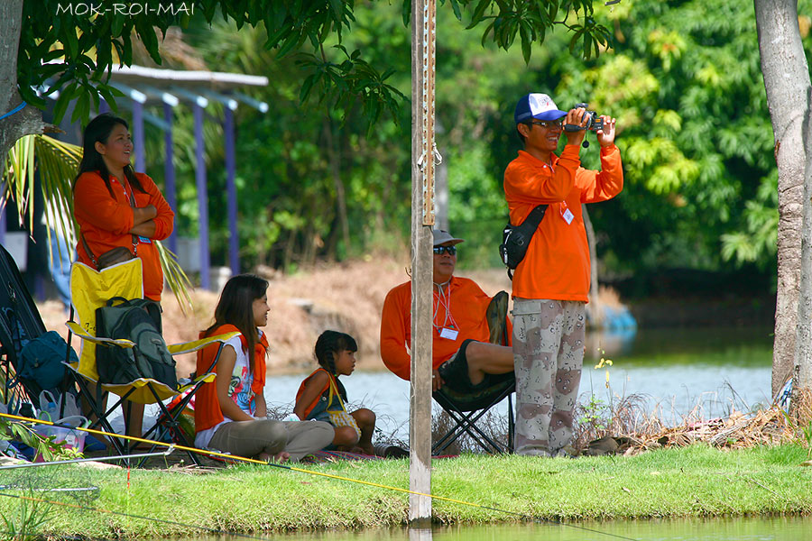 ครอบครัวหลิวหรรสากำลังถ่าย VDO ไปดู