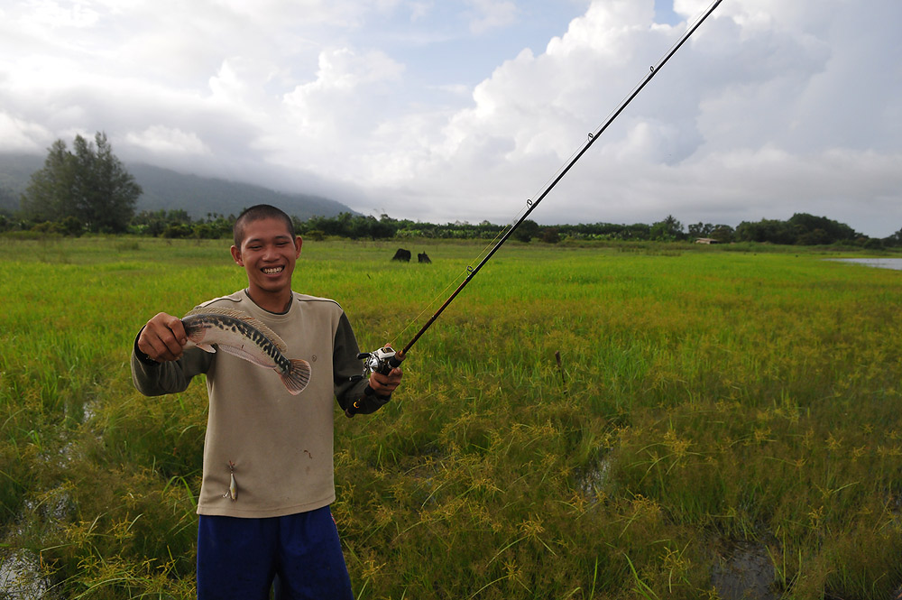 พอเรือมาจอดตรงช่วงปากคลอง  ป๊าดดดดด  อ้ายอวย ไปได้ไอ้ปีอกมา เยาะเย้ยใหญ่  นิสายยยยยยยยยยยยยยยยยยยย  