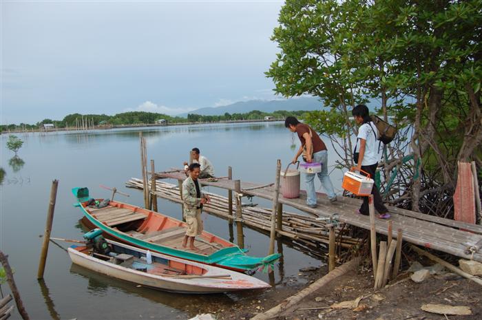  [center] [b]ช่วยๆกัน เรือลำพอดีเลย[/b][/center]