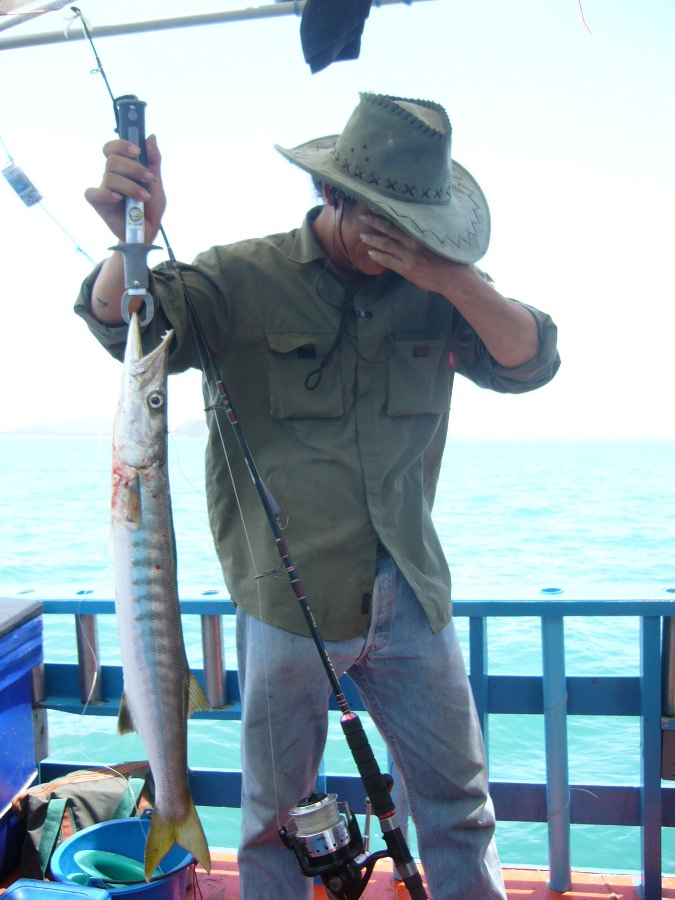 สุดท้ายเข้าก็มาเอาขึ้นท้ายเรือ แต่ไม่สามารถให้เห็นหน้าได้ครับ เพราะขนาดปลายังจำได้เลยครับ....
น้าโห