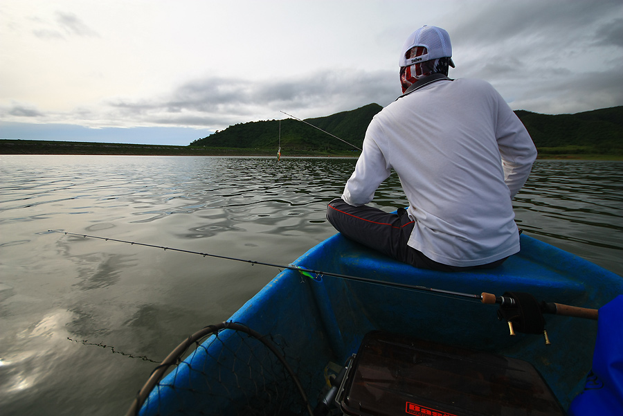 ล่องเรือตีกันไป ปลาชะโดตัวใหญ่ ๆ วันนี้ไม่ค่อยขึ้นน้ำมาให้เห็นมากนัก....

วุ้ยยยย....ไม่เหมือนที่เ