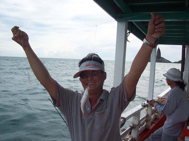 ประธานกรรมการผู้จัดการใหญ่ บ.ปลาเล็กแห่งประเทศไทยจำกัดมหาชน ครับ  :laughing: :laughing: :grin: