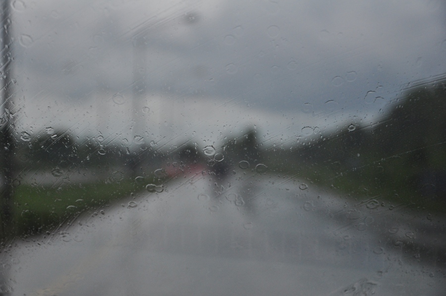 เมื่อเที่ยวเสร็จ ก็รีบตีรถไปจังหวัดลำปาง ลำพูน เชียงใหม่ ต่อไป  

เจอฝนอีกแล้ว  ขับรถหน้าฝนระวังกั