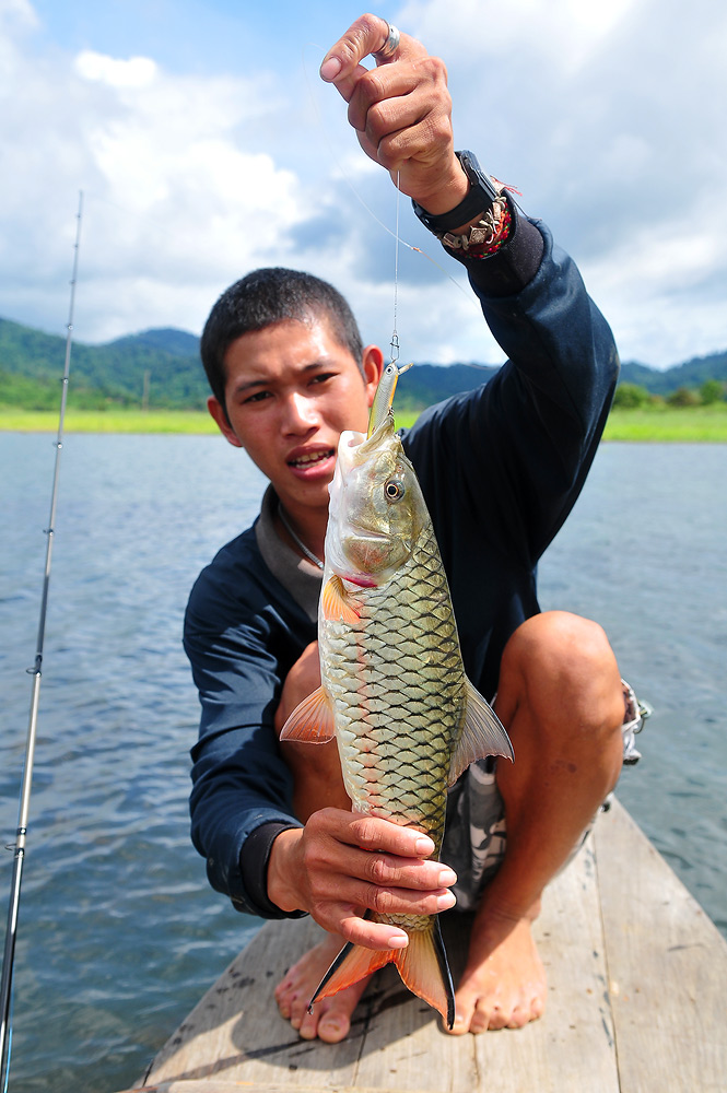 เอ้ยยยยย  ถ่ายรูปอ่ะ มองหน้า ตรูบ้าง ว่าพอใจป่าว  คุณอวย  :mad: :mad: :mad: :mad: :laughing: :laughi