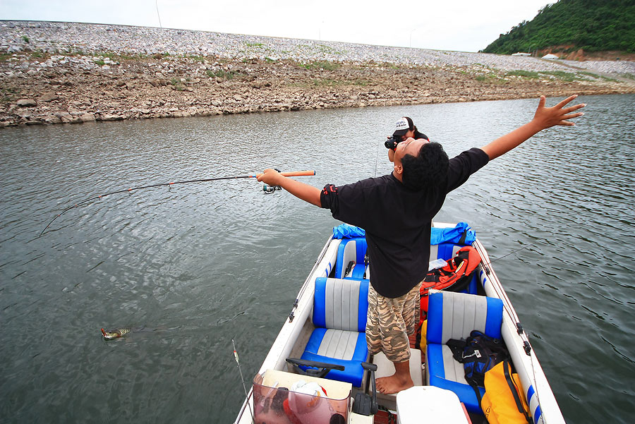 ฮิ้ววววววววววววววววววววววววววว.......รอมานานแล้ว อารมณ์นี้
 :laughing: :laughing: :laughing:

เดอ