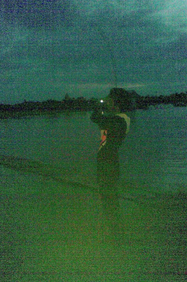 ภาพนี้สลัวจนมืดแล้วครับ อิอิ แต่ปลายังกัดดีอยู่ครับ น่าเสียดายที่กล้องแบตหมดซะก่อน 

ขอบอกว่ากัดแบ