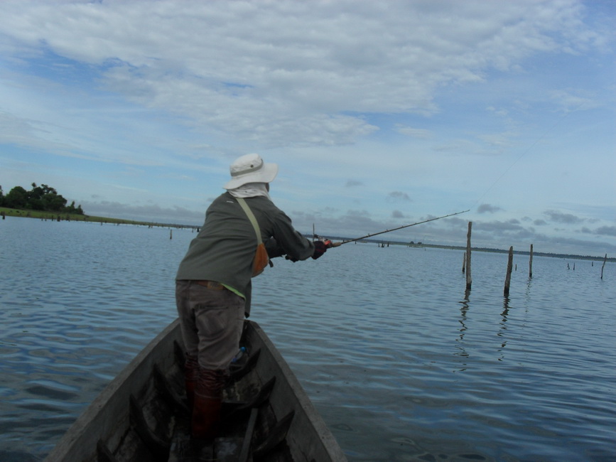 ดูจากภาพแล้ว ท่าทางนายโกช่อนซ่าส์ คงเป็นไต๋พายเรือให้แน่นอนครับ :grin: