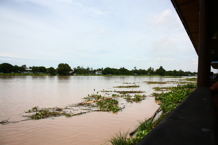 แพริมแม่น้ำครับ บรรยากาศดีมาก
ห้าม