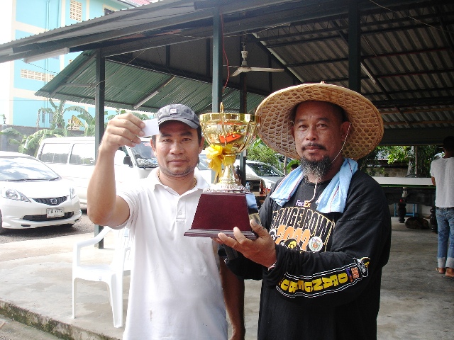 พี่สุพิน เจ้าของบ่อ มาล้วง ปลาไซร์ ได้ 1.70 ครับ :cheer: