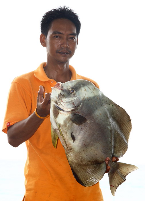  [b]จื้อShadow กับปลาที่ไม่น่าเชื่อว่าตกจากชายหาดขนาดห้ากิโลกว่า[/b]