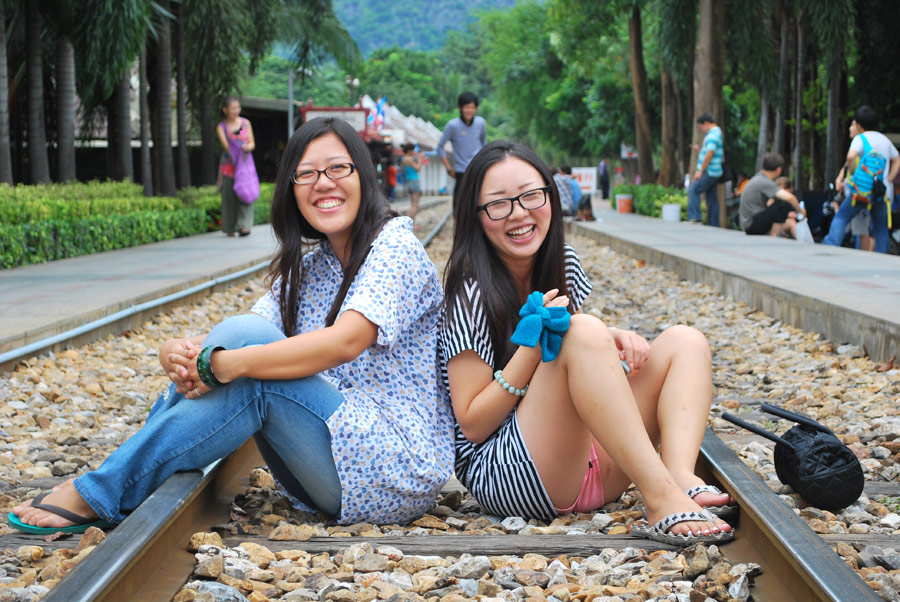 2 สาวญี่ปุ่น แต่คนซ้ายหน้าเหมือนคนไทยมากๆ