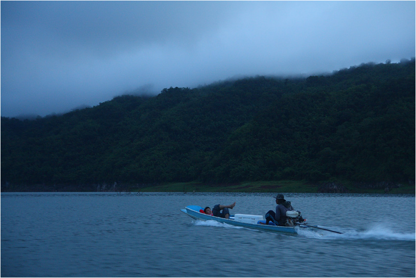 เช้าวันใหม่เรานัดเรือจะไปเกาะมะพร