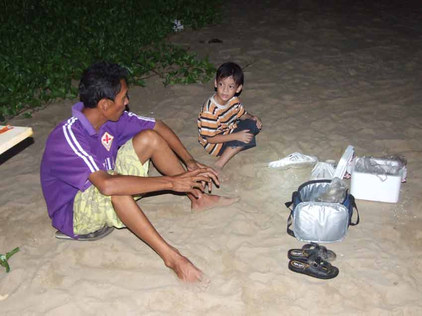 และแล้ว เซียนจิ๋ว พ่อ เซียนน้องพี ก็มาร่วมวงด้วยคับ เซียนจิ๋ว ฝีมือตกปลาตะกรับของแก้ขั้นเทพเลยคับ ขอ