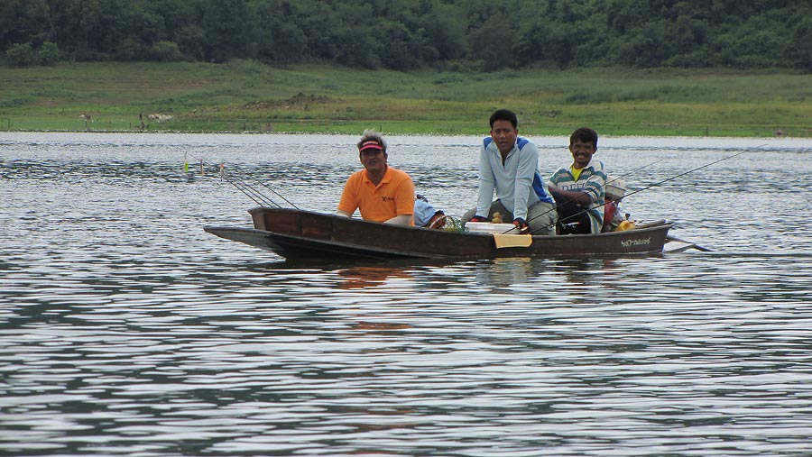 
   ลอยเรือมาจ๊ะเอ๋ ท่านรอง ปลาขัง 20-21 เข้าให้  น้าโอม น้ากบ ไต๋โต เป็นไงคร๊าบ หล่อกันแค่ไหนแล้ว 