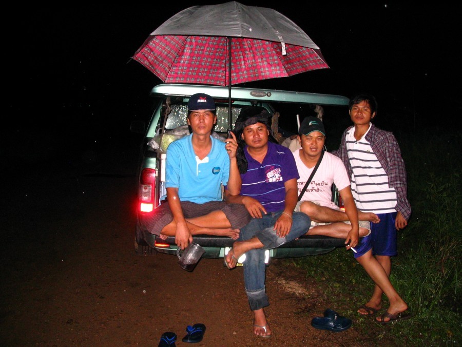 ถึงท่าเรือก็ตี 5 รอพี่เล็กมารับ
ระหว่างรอก็ถ่ายรูปเล่น


สวัสดีครับน้าๆที่มาทักทายครับ