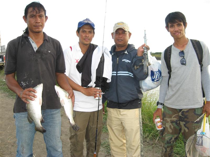 นี่ก็อีกกลุ่มครับ กลุ่มของน้านัท (nattaphon) คร๊าบ ขอบคุณที่ให้เกียรติมาเยี่ยมเยียน ปลายางทีม ครับ 
