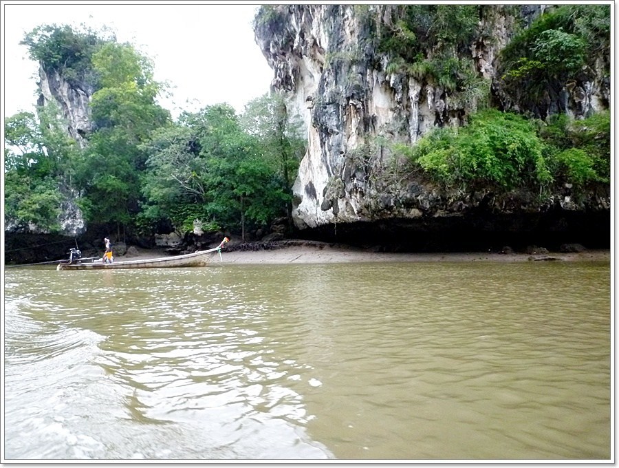 เกินพอ!!ใจ..กับที่ตรงนี้ ไป..อีกหาดดีก่า "อยู่ซัย..ให้เศร้า" ช่างบ๊อกขออีกขวดแบบว่า ข่มจ๋ายยยนิ 
