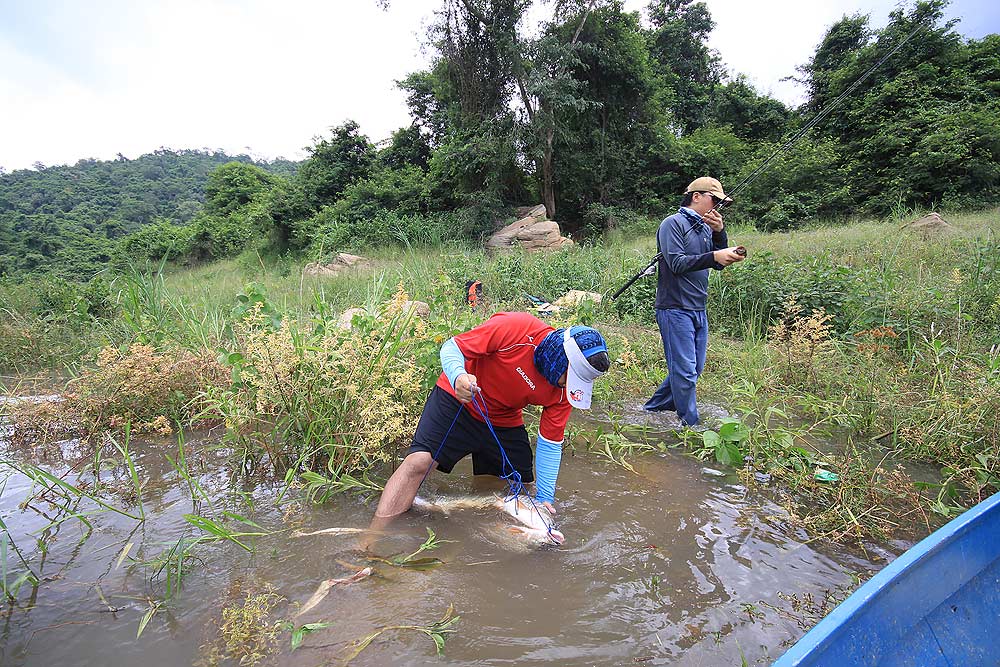 พอไต๋นำเรือเข้าไปใกล้ๆป้าดดโธ่ไม่เบาเลยวุ้ยพี่ๆผม
 :ohh: :ohh: :ohh: :ohh:

---------------------