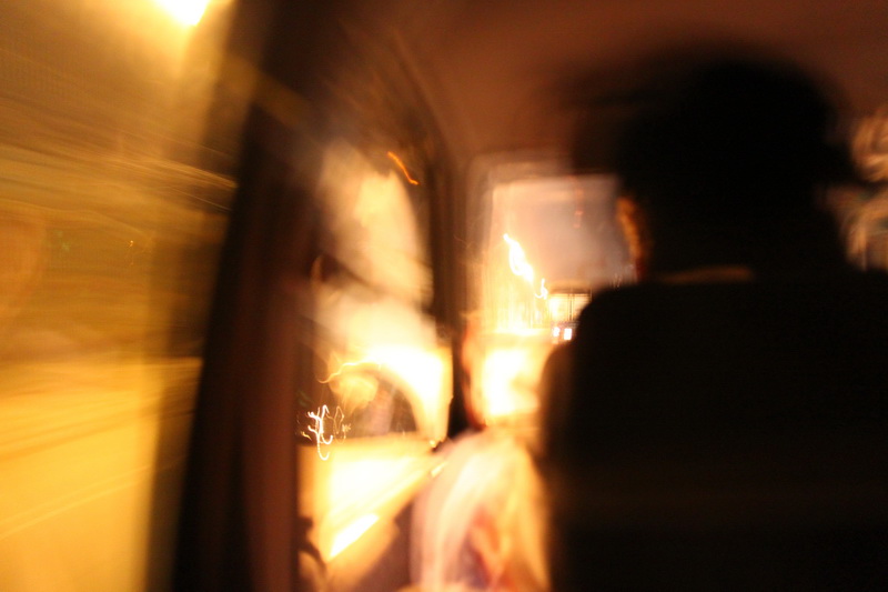 ส่วนผมนะเหรอ ดูรูปนี้เอาก้รู้ เป็นภาพสุดท้ายของคืนนั้น หลังจากบอกคนขับรถ 
" ถ้าไม่อยากให้อ๊วกใส่รถ