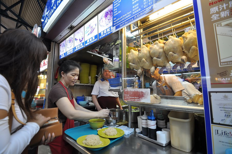 โชคดีจังได้คิวแรกพอดี  พอสั่งไก่ตั