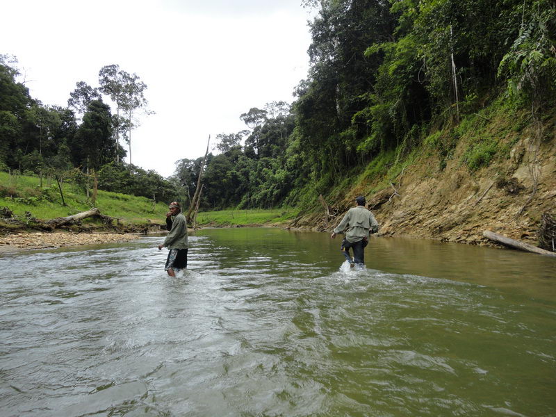 บางช่วงน้ำยังแรงครับ ผมเดินถือกล้อง ต้องระวังมั่กมาก