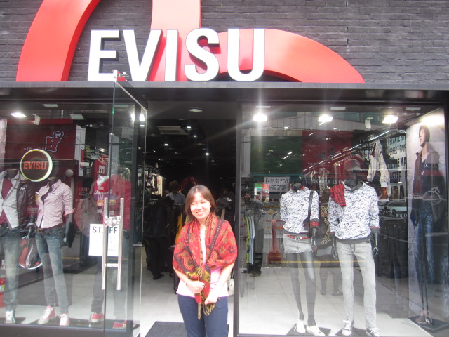 กับร้าน  EVISU ครับ