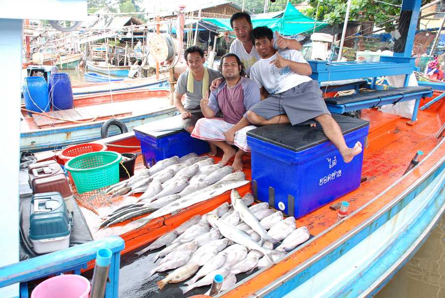 4 หนุ่ม กับผลงานผลงานปลานจาน 1วัน1คืน