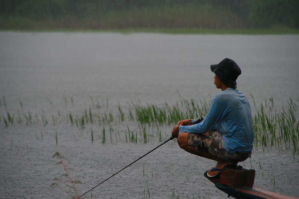  :grin: กินข้าวเสร็จยังไม่ทันไรฝนก้อตกมาซะจนต้องเข้ามาหลบอยู่ในรถ แต่สงสัยคุณอวยยังไม่หายมันส์ ตรงนั