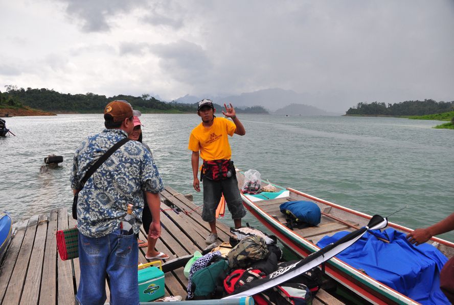 เตรียมจัดของลงเรือเลยครับ