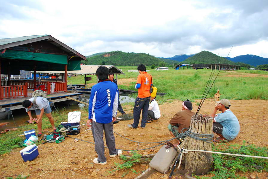  [b]ลากันด้วยภาพนี้เลยแล้วกันครับภาพบ้างภาพอาจจะไม่สุภาพหรือไม่ได้เซ็นเซอร์ต้องขออภัยด้วยนะครับ


