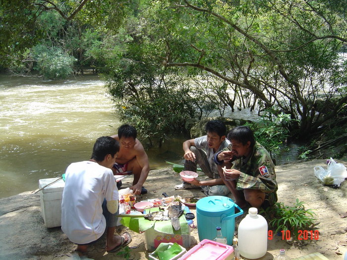 บรรยากาศรอบๆข้างเวลาทานข้าวครับ ..สุดยอดม๊ากๆครับ  :love: :love: :love: