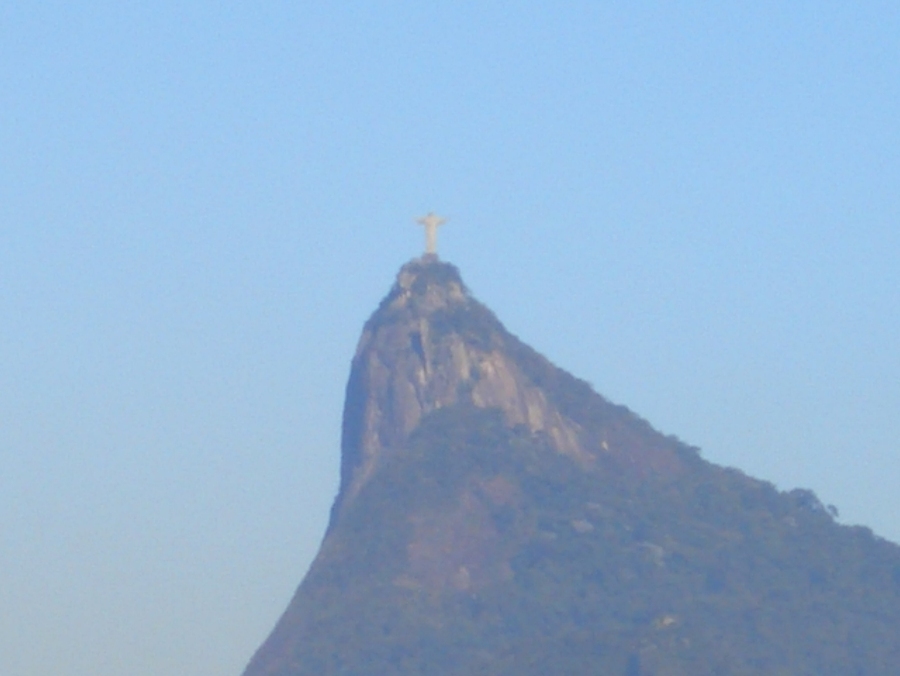 ก่อนถึงที่หมาย เราแวะรับเสบียงอีกครั้ง ที่Rio de Juneiro  Brazilอดีตเคยเป็นเมืองหลวงของ Brazil  :mus