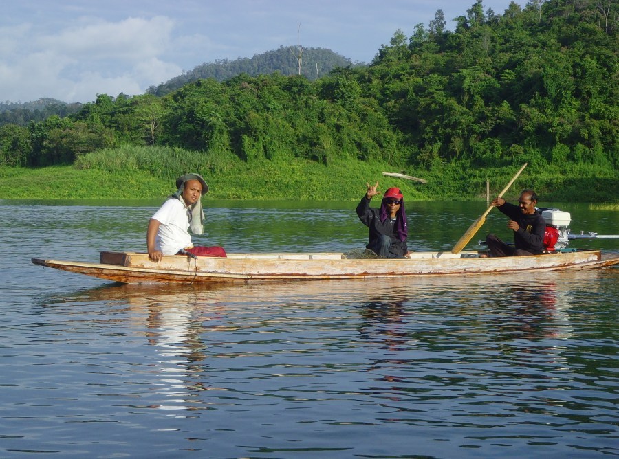 ทริปนี้เราออกเรือด้วยกัน 3 ลำ
ลำแรกออกไปก่อรแล้วครับ
หัวเรือ น้าโอ๊ต 
กลางลำ น้องบ่าว

เรือใหม่