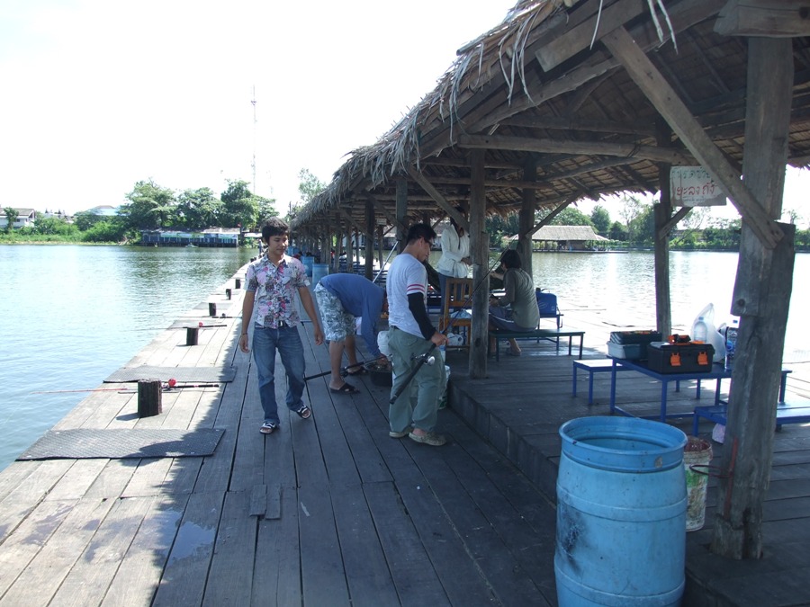 ช่วงเช้า ระหว่างจัดเตรียมอาวุธ เตรียมตัวสู้ศึกใหญ่