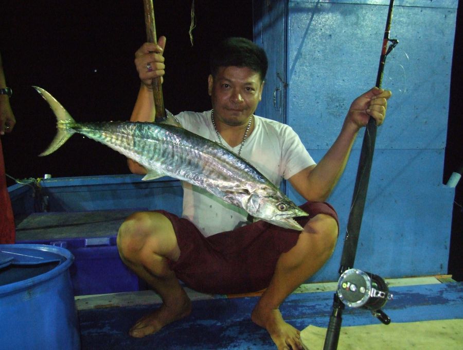 ลมแรงอีกจอดเรือหลบลมยาว
จอดเรือใดร์หมึกต่อ อินทรีแอบมากินตอนกลางคืนซะงั้น :cheer: :cheer: :cheer: :