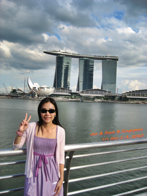  [b]สอบถามน้องกิมจิได้ความว่า....ตึก Marina Bay Sand (เขียนถูกป่าวหว่า) [/b]