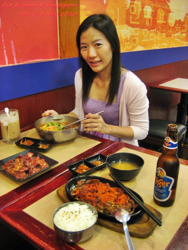 


 [b]มากับสาวกิมจิ.....ก็เลยต้องมาจบมื้อค่ำด้วย...อาหารเกาหลี....(ร้านอาหารเยอะมากใต้ตึก Suntec