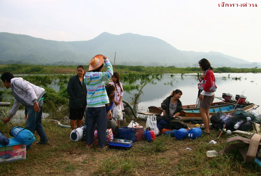 [b]เอามากองรวมๆกัน ร.เรือ มารับ :laughing:[/b]