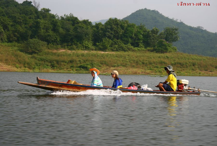 [b]ลำนี้เรือเป็นเรือขนเสบียงกับสาวๆ[/b] :love:


 



[q]แก่แล้วชักช้า  ไวๆหน่อยดิลุง   [/q][