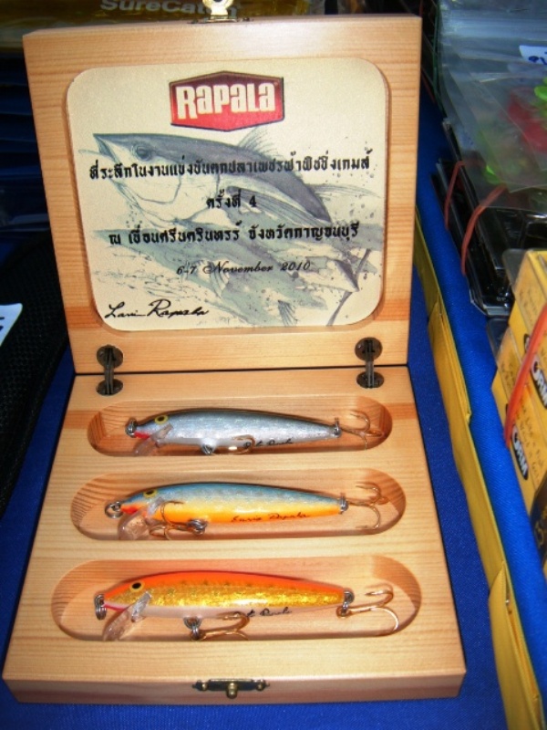 ของเก็บสะสมครับ เหยื่อ RAPALA 100 ปี ครับ  :love: :love: :love: :love: :love: :love: :love: :love: :