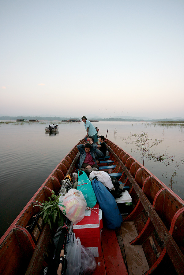 
 [b]  เรือมารับพวกเราบางส่วนแล้ว

รีบ