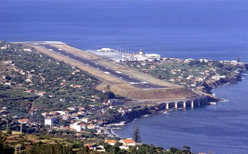 อันดับ 9. สนามบินนานาชาติ MADEIRA  (FUNCHAL) บนเกาะ MADEIRA ประเทศโปรตุเกส

ช่วงแรกๆ ที่เปิดบริการ