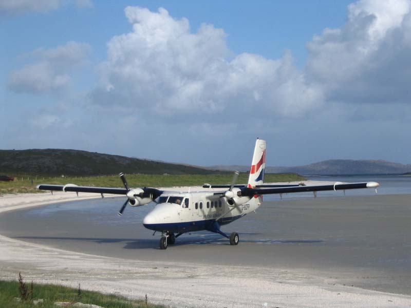 อันดับ 6. สนามบิน BARRA ประเทศสก๊อตแลนด์


สนามบินแห่งนี้ ตั้งอยู่บนเกาะ Barra ซึ่งเป็นเกาะเล็กๆ 