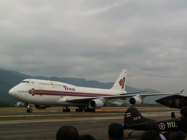 Boeing 747-4D7 
HS - TGN ศรีมงคล 
ครับ 

ถ่ายภาพจากงานวันเด็ก

ที่กองบิน41   จ.เชียงใหม่